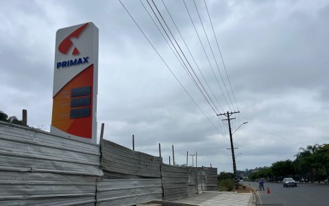 Gasolinera ubicada frente a la ciudadela Manga, en Villa Club.
