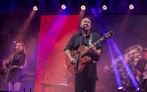 Santiago Cruz en concierto.