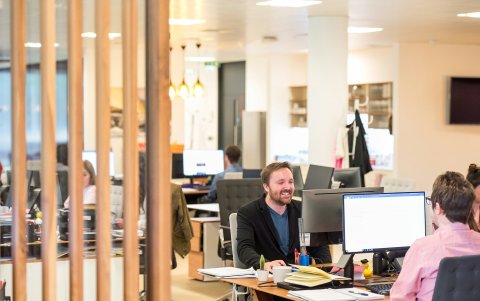 Estas herramientas, además de facilitar la adaptación a los cambios normativos, también mejoran la gestión de las obligaciones fiscales.