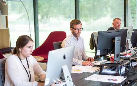 Esta integración permite una visibilidad clara y en tiempo real del impacto financiero del IVA en las operaciones empresariales.