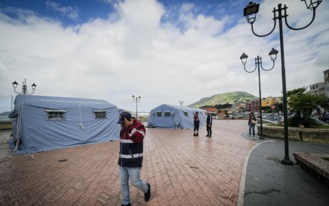 Por el momento el INGV llama a la calma, no prevé una erupción en los 'Campos Flégreos'