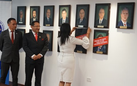 Mauricio Torres habló del ocultamiento de los rostros de los excontralores Pólit y Celi, en el edificio de la Contraloría.