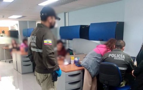 Las oficinas del Servicio de Rentas Internas (SRI) de Ambato fueron allanadas en el operativo.