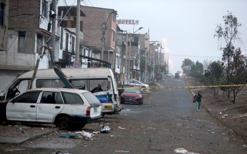 Así continúa uno de los sectores tras la explosión en una estación de servicio de combustibles ubicada en el distrito de Villa María del Triunfo, en Lima.