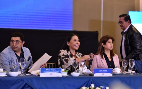 Para Kronfle, la gestión de Diana Atamaint ha tenido muchas fallas.