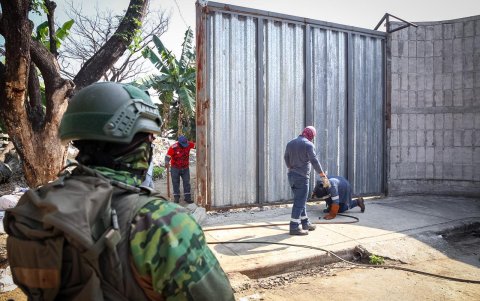 Dentro de los operativos participaron también las fuerzas armadas.