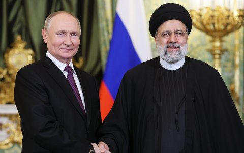Imagen de archivo del presidente ruso, Vladímir Putin, y el fallecido presidente iraní, Ebrahim Raisí.
