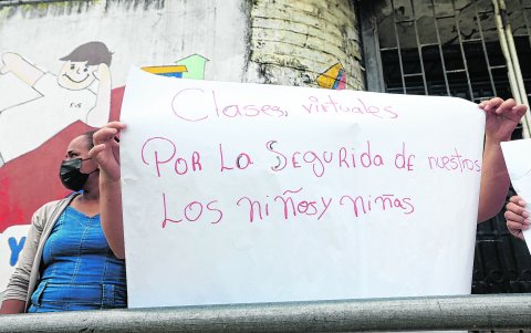 Pedido. Los padres de los colegios afectados por las extorsiones exigen volver a la virtualidad.