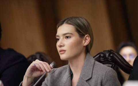 La ministra de Ambiente, Sade Fritschi, ha sido objeto de críticas por su gestión.