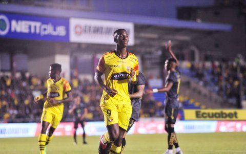 Con 17 años, Allen Obando marcó un gol y asistió en dos ocasiones en la victoria de Barcelona.