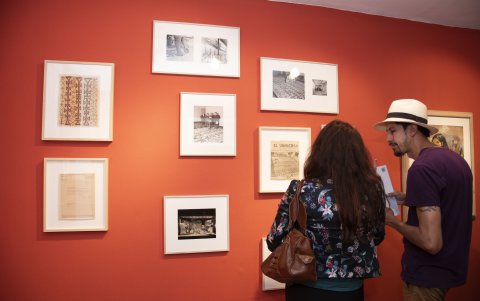 Las obras de Olga Fisch permiten comprender momentos políticos, sociales, económicos del país.