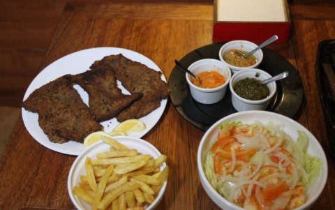 El sabor es intenso y se entiende esa pasión infantil, sobre todo con las papas fritas.