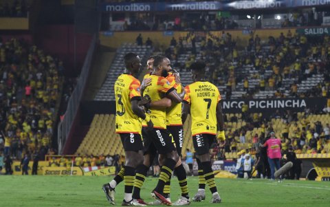 Barcelona ganó a Liga de Quito en la fase 1 con goles de Fidryszewski y Díaz.