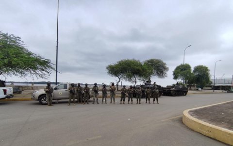 Protección: En el puerto marítimo de Puerto Bolívar se ha incrementado el número de uniformados en la terminal.