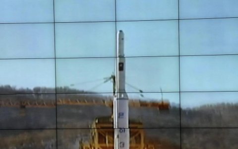 Lanzamiento del cohete de largo alcance norcoreano Unha-3 para poner en órbita un satélite.