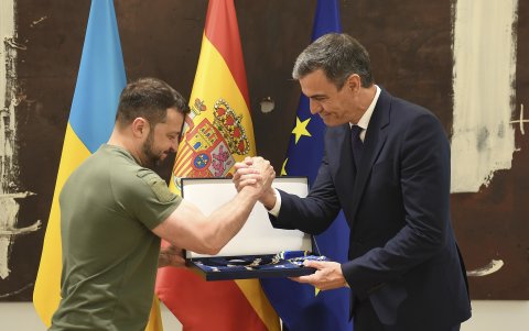 Pedro Sánchez y Volodímir Zelenski​, durante el encuentro en el palacio de La Moncloa en Madrid