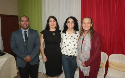 Darwin Zambrano, Nadia de Aycart, Isabel Vizueta y Marina Salvarezza.