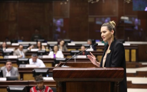 La ministra Sade Fritschi durante su comparecencia en la Asamblea Nacional.