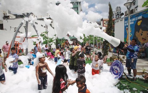 Los niños quieren que se replique la actividad con espuma que hubo semanas atrás en la calle Panamá.