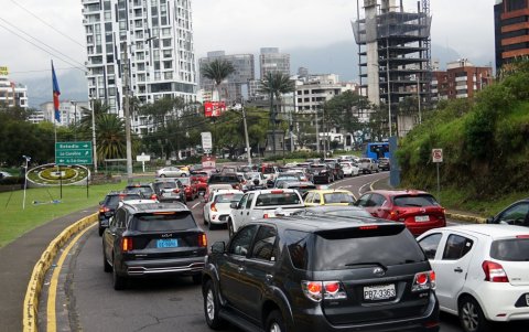 En la mañana el contraflujo hacia Quito se frena en la plaza Argentina.