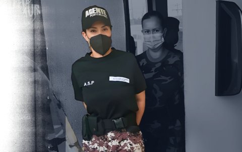 La foto fue tomada en 2021, cuando Briones fue descubierta en la celda de alias Fito.