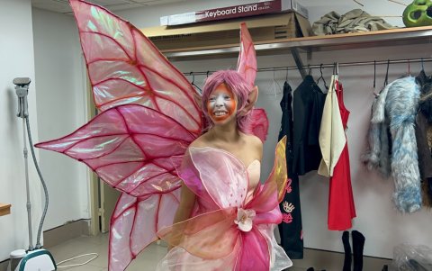 El diseño y creación de las alas del hada representaron uno de los mayores desafíos para el equipo de vestuario