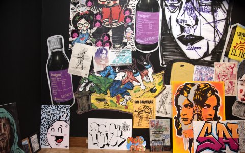 La muestra recoge piezas de ciento veinte artistas.