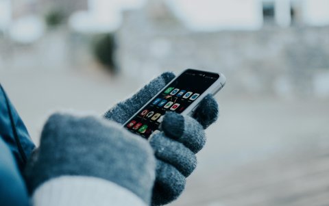 Meta busca utilizar los datos de sus usuarios en Instagram y Facebook para desarrollar su IA.