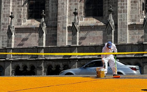 La pintura sería para conectar dos íconos históricos de la ciudad: la Basílica del Voto Nacional y el Palacio de Cristal Itchimbía,