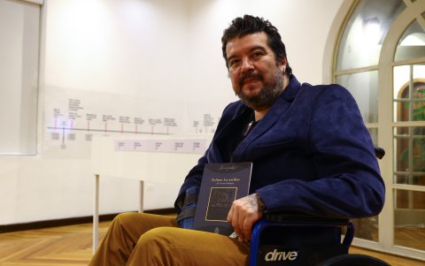 Su obra ha sido traducida a varios idiomas y ha recibido galardones dentro y fuera del país. Entre sus poemarios está ‘No es dicha’, ‘Sujeto de ida’ y ‘Ribera de cristal’.