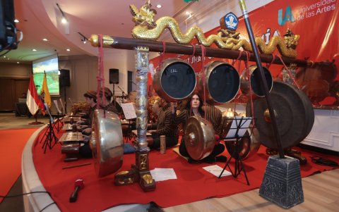 El gamelán, agrupación musical tradicional de Indonesia formada por instrumentos de percusión, fue inscrito en la Lista Representativa del Patrimonio Cultural Inmaterial de la Humanidad, por la Unesco.
