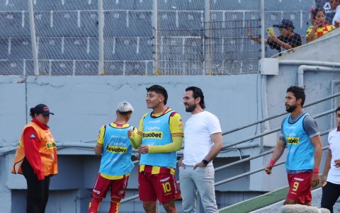 Espinoza (c) obtuvo el 60,74 % de puntos con Aucas.