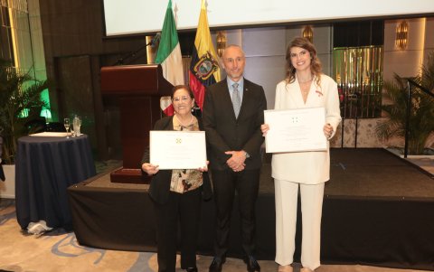 El embajador Giovanni Davili reconoció a Susana Bruckner Vergara y Alessia D´Ecclesia Farace por su distinguida labor social en el marco de la Festa della Repubblica Italiana.