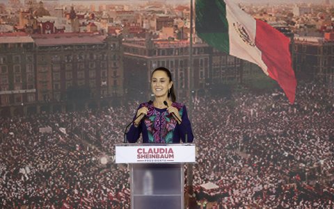 La candidata oficialista a la presidencia de México, Claudia Sheinbaum, habla durante una conferencia de prensa este lunes en la Ciudad de México (México).