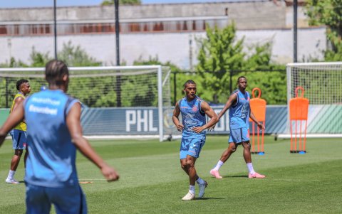 Carlos Gruezo le da equilibrio a la zona de volantes de la selección.