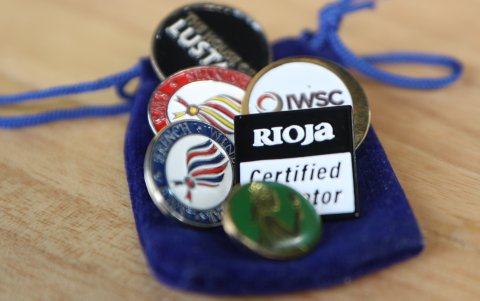 Es, académicamente, una de las personas que más sabe de vinos en el país.