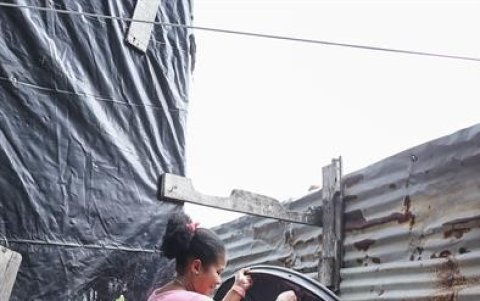 Beber agua contaminada puede ocasionar enfermedades como el cólera.