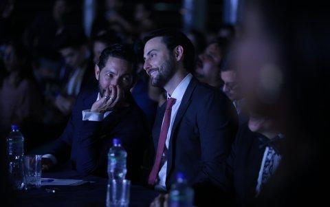 Niels Olsen es novato en los certámenes de belleza. El ministro de Turismo se apoyó en el diseñador Gustavo Moscoso para definir su votación de los trajes típicos y de baño.