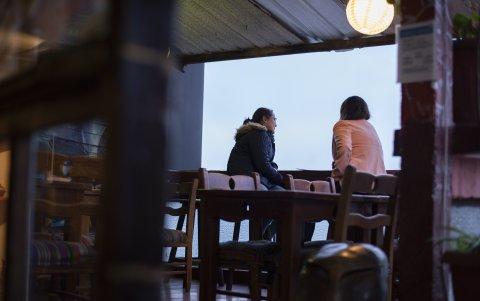 Las calles empedradas y las casas de estilo colonial con balcones de madera caracterizan el barrio.