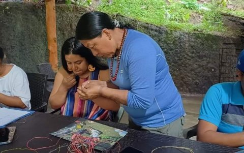 Las mujeres también aprendieron nuevas técnicas para elaborar manualidades.