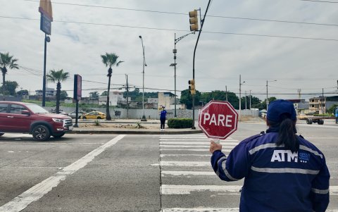 Uniformados realizan las labores para evitar accidentes