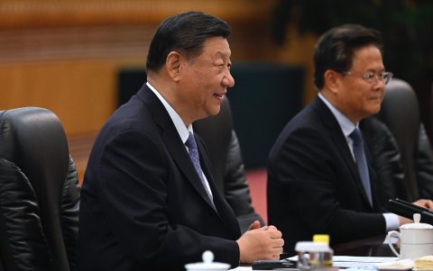 El presidente chino Xi Jinping se reúne con el vicepresidente de Brasil en el Gran Salón del Pueblo en Beijing, China, el 07 de junio de 2024.