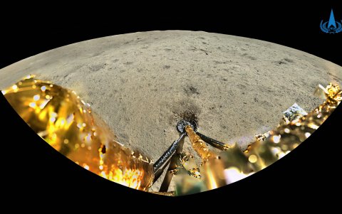 .La sonda completó su tarea de recolección de muestras, que fueron almacenadas en un contenedor