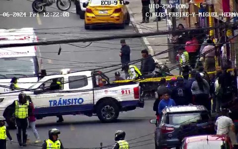 Un motociclista falleció en un siniestro vial en la calle Carlos Freire, sur de Quito.
