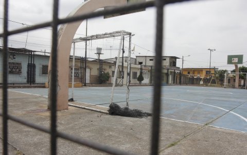 En esta cancha se encontraban las personas que resultaron heridas.