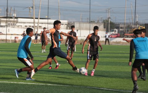 Los jugadores de la sub-18 de Naranja Mekánica en entrenamiento dirigido por Fernando Guerrero
