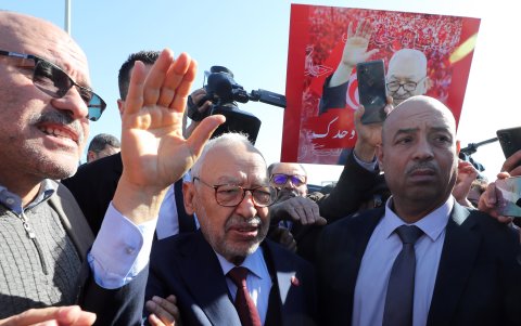 El presidente del partido islamista Ennahda y expresidente del Parlamento tunecino, Rached Ghannouchi, a su llegada a la oficina del fiscal antiterrorista de Túnez