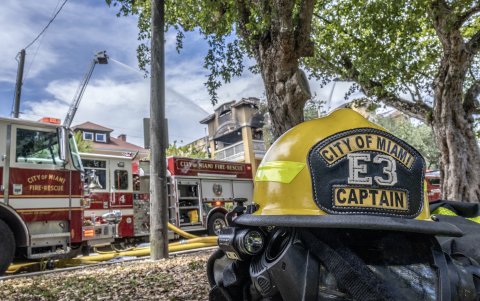 La llamada se produjo alrededor de las 8:15 a.m. hora local después de una explosión. Hay muchos ancianos viviendo en el edificio de apartamentos de cuatro pisos.