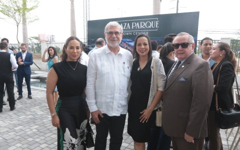 Nory Pinela, Alberto Dahik, Eliana Molina y Roberto Passailaigue.