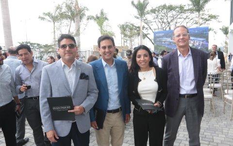 Juan Carlos Loor, Pablo Martínez, Karina Sánchez y Andrés Crespo.